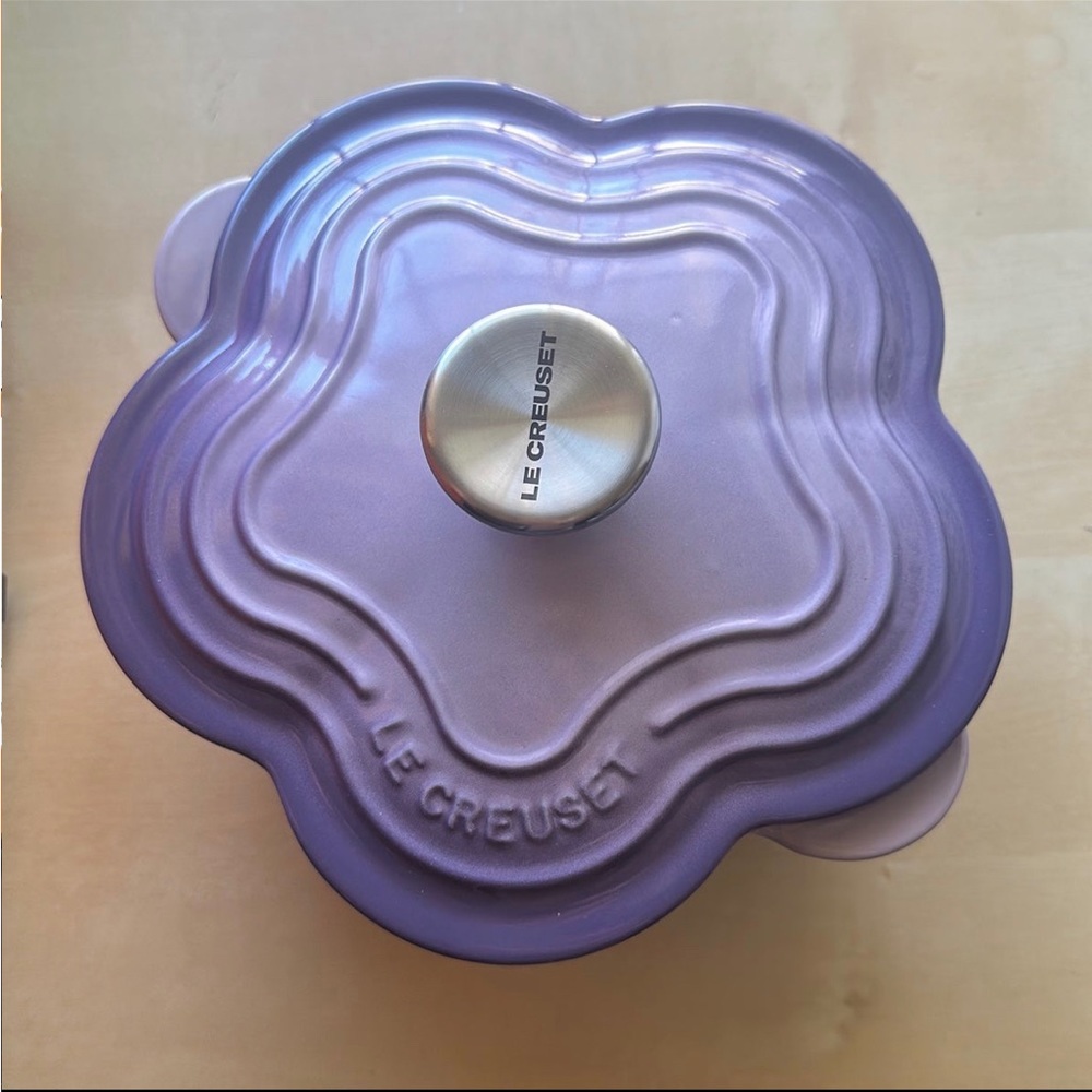 Le Creuset Flower Cocotte Dutch Oven Bell Purple Provence